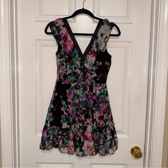 Karina Grimaldi Dresses & Skirts - Karina Grimaldi Floral Ruffle Satin V Neckline Dress – XS
